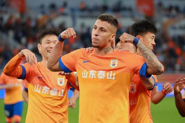 华体会下载-【中超】克雷桑戴帽费南多伤退 泰山3比1南通支云